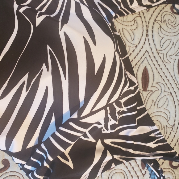 Sea & Sand 1 piece blsck and white swim suit - Picture 3 of 7